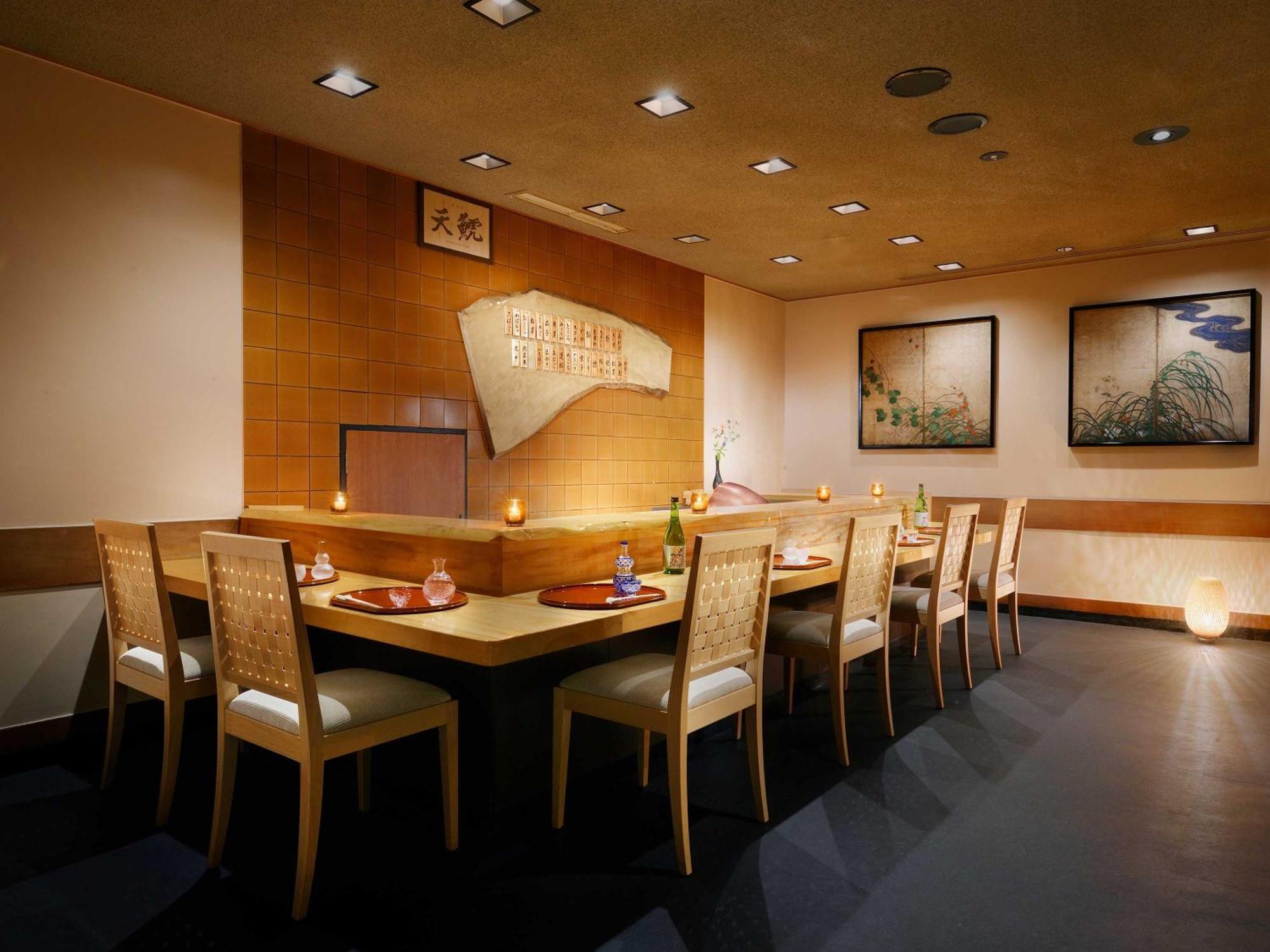 Nagoya Kanko Hotel Exterior foto Interior of a sushi restaurant in Tokyo